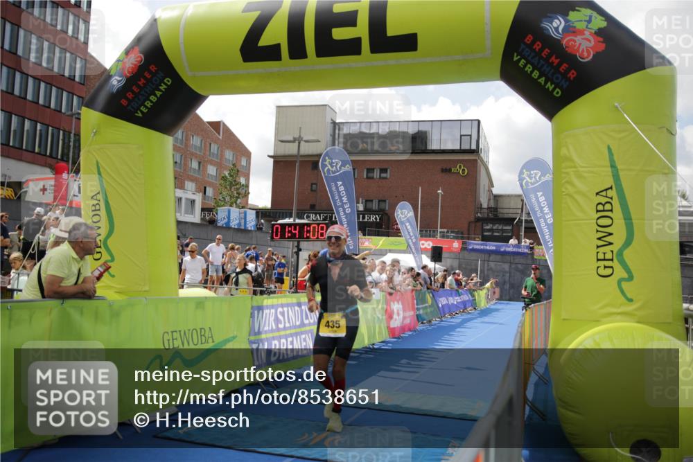 10.08.2025 - GEWOBA Citytriathlon Bremen H.Heesch http://msf.ph/oto/8538651 10.08.2025 11:44:46 Ziel 27, 435, 454 meine-sportfotos.de