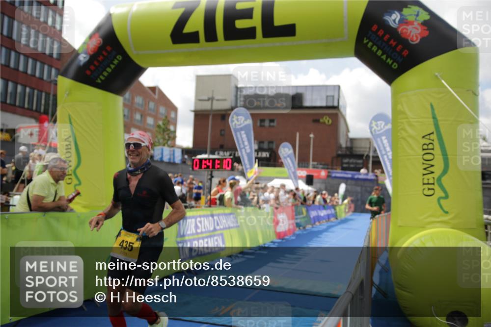 10.08.2025 - GEWOBA Citytriathlon Bremen H.Heesch http://msf.ph/oto/8538659 10.08.2025 11:44:47 Ziel 27, 435, 454 meine-sportfotos.de