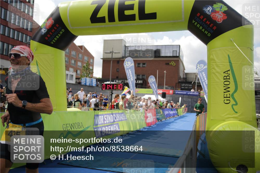 10.08.2025 - GEWOBA Citytriathlon Bremen H.Heesch http://msf.ph/oto/8538664 10.08.2025 11:44:47 Ziel 27, 435, 454 meine-sportfotos.de