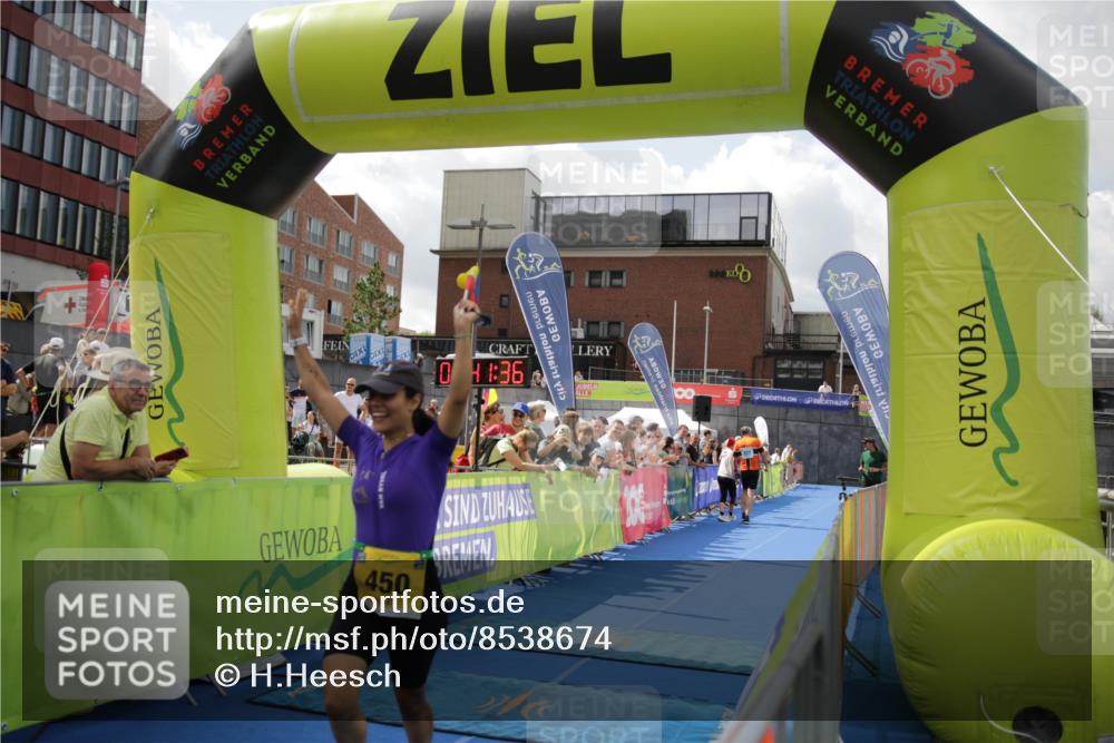 10.08.2025 - GEWOBA Citytriathlon Bremen H.Heesch http://msf.ph/oto/8538674 10.08.2025 11:45:13 Ziel 450 meine-sportfotos.de