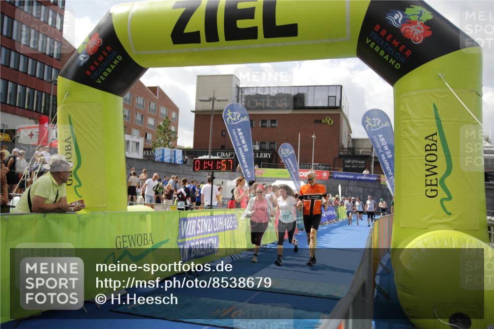 10.08.2025 - GEWOBA Citytriathlon Bremen H.Heesch http://msf.ph/oto/8538679 10.08.2025 11:45:34 Ziel 227 meine-sportfotos.de