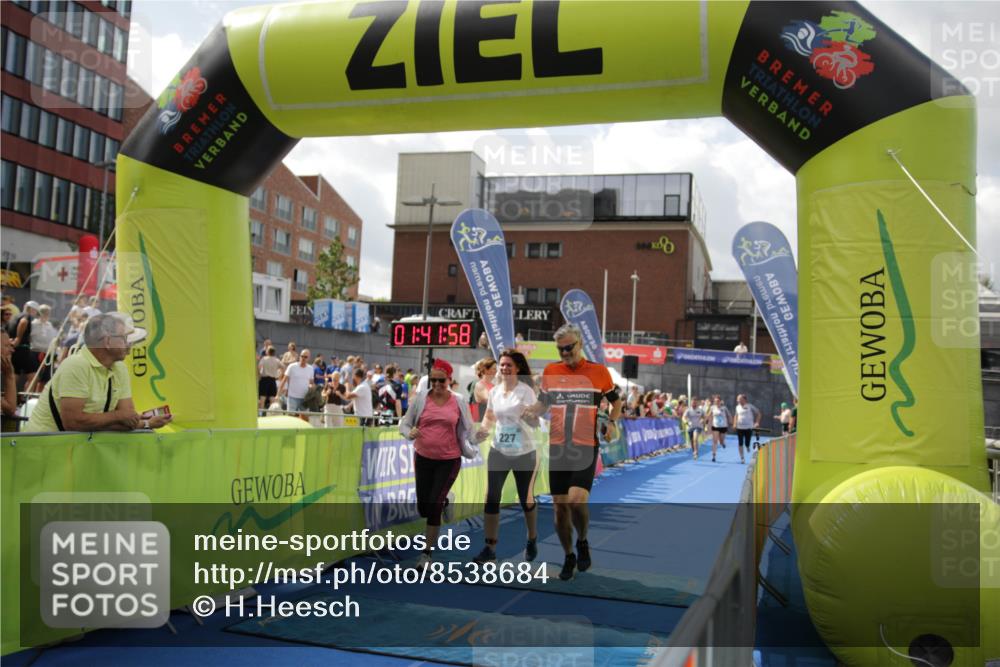 10.08.2025 - GEWOBA Citytriathlon Bremen H.Heesch http://msf.ph/oto/8538684 10.08.2025 11:45:35 Ziel 227 meine-sportfotos.de