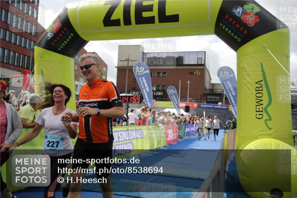 10.08.2025 - GEWOBA Citytriathlon Bremen H.Heesch http://msf.ph/oto/8538694 10.08.2025 11:45:36 Ziel 227 meine-sportfotos.de