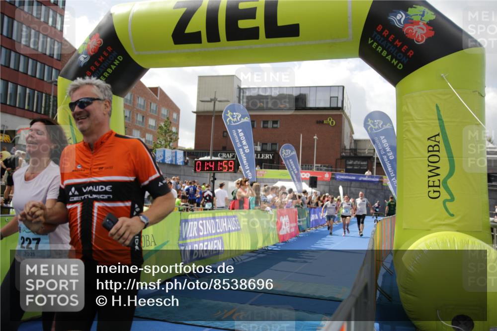 10.08.2025 - GEWOBA Citytriathlon Bremen H.Heesch http://msf.ph/oto/8538696 10.08.2025 11:45:36 Ziel 227 meine-sportfotos.de