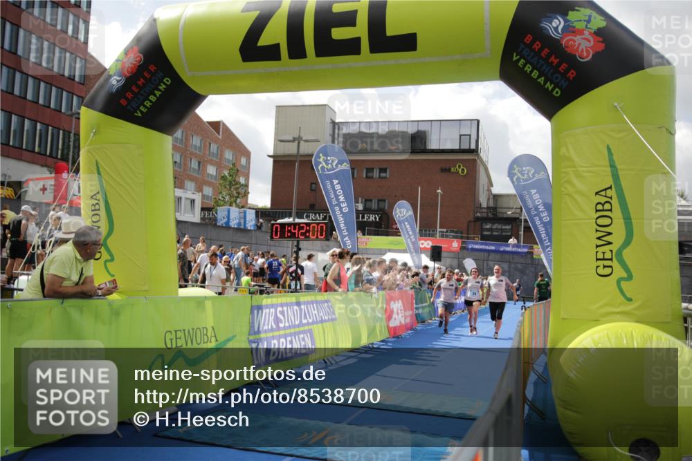 10.08.2025 - GEWOBA Citytriathlon Bremen H.Heesch http://msf.ph/oto/8538700 10.08.2025 11:45:37 Ziel 227 meine-sportfotos.de