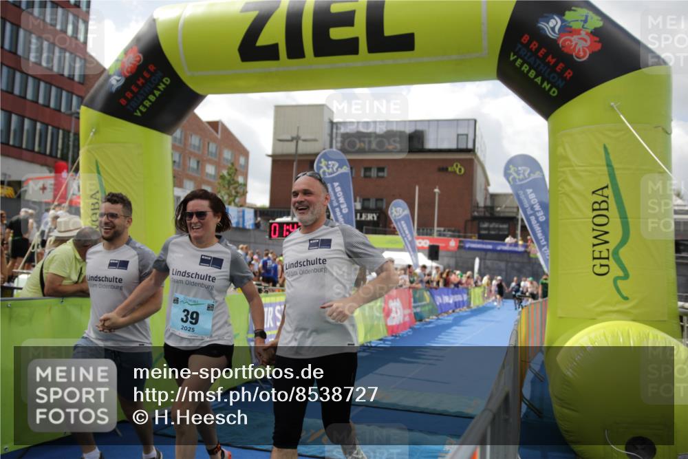 10.08.2025 - GEWOBA Citytriathlon Bremen H.Heesch http://msf.ph/oto/8538727 10.08.2025 11:45:40 Ziel 39, 227 meine-sportfotos.de