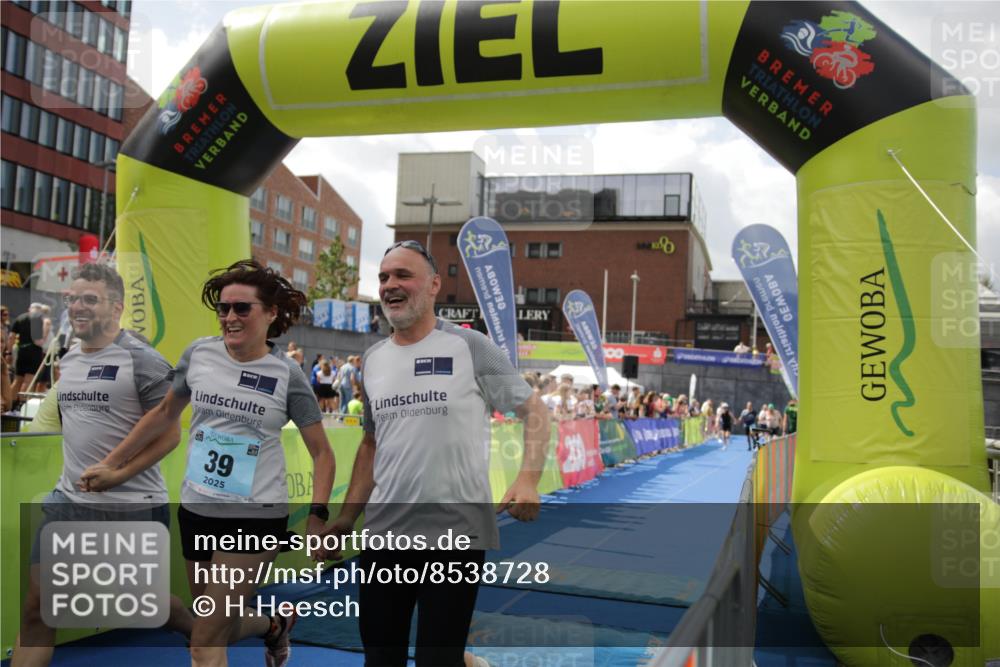 10.08.2025 - GEWOBA Citytriathlon Bremen H.Heesch http://msf.ph/oto/8538728 10.08.2025 11:45:40 Ziel 39, 227 meine-sportfotos.de
