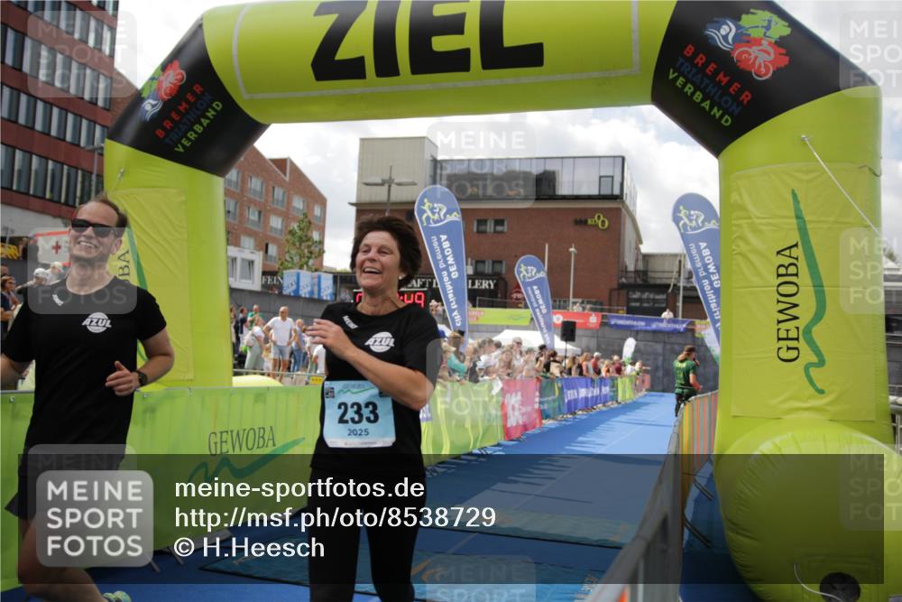 10.08.2025 - GEWOBA Citytriathlon Bremen H.Heesch http://msf.ph/oto/8538729 10.08.2025 11:43:25 Ziel 93, 233 meine-sportfotos.de