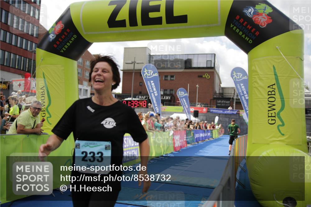 10.08.2025 - GEWOBA Citytriathlon Bremen H.Heesch http://msf.ph/oto/8538732 10.08.2025 11:43:25 Ziel 93, 233 meine-sportfotos.de