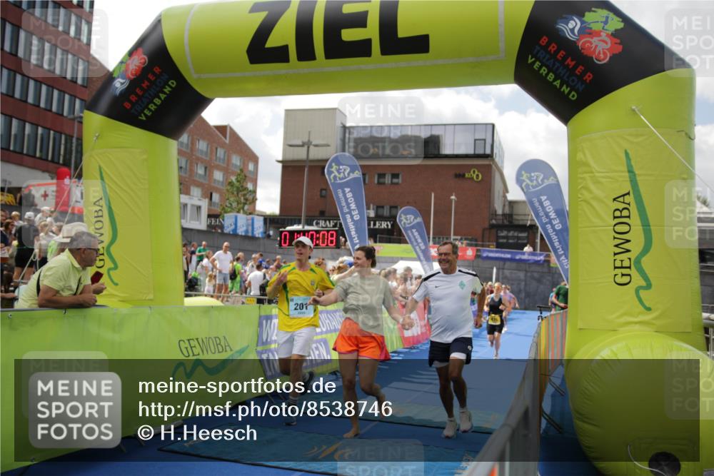10.08.2025 - GEWOBA Citytriathlon Bremen H.Heesch http://msf.ph/oto/8538746 10.08.2025 11:43:45 Ziel 201 meine-sportfotos.de