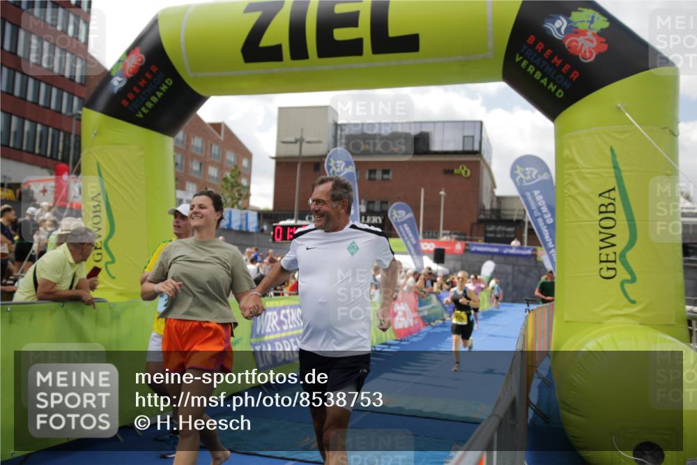 10.08.2025 - GEWOBA Citytriathlon Bremen H.Heesch http://msf.ph/oto/8538753 10.08.2025 11:43:46 Ziel 201 meine-sportfotos.de