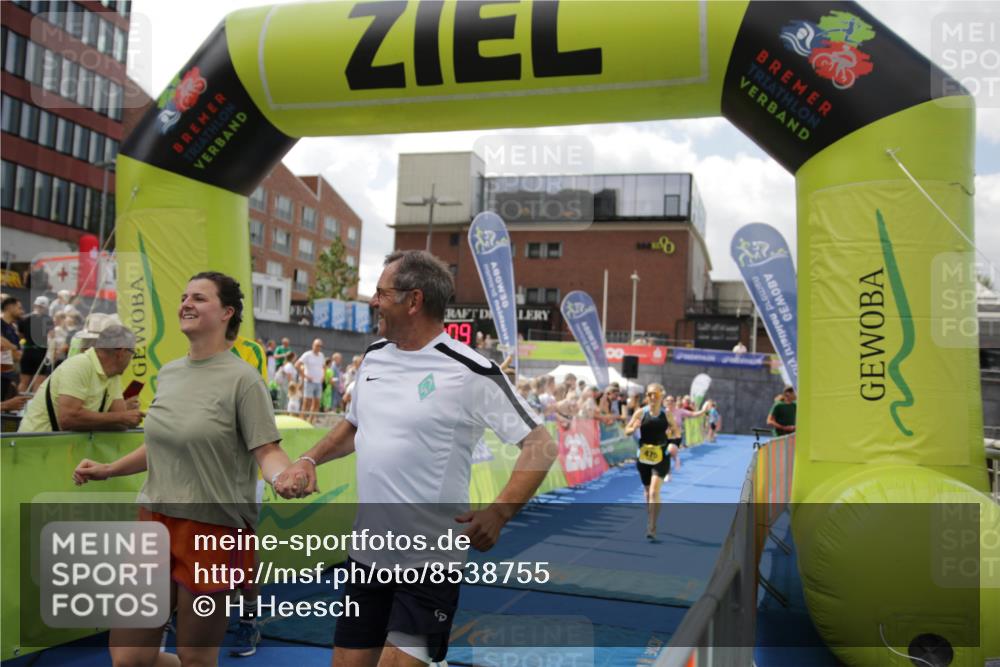 10.08.2025 - GEWOBA Citytriathlon Bremen H.Heesch http://msf.ph/oto/8538755 10.08.2025 11:43:46 Ziel 201 meine-sportfotos.de
