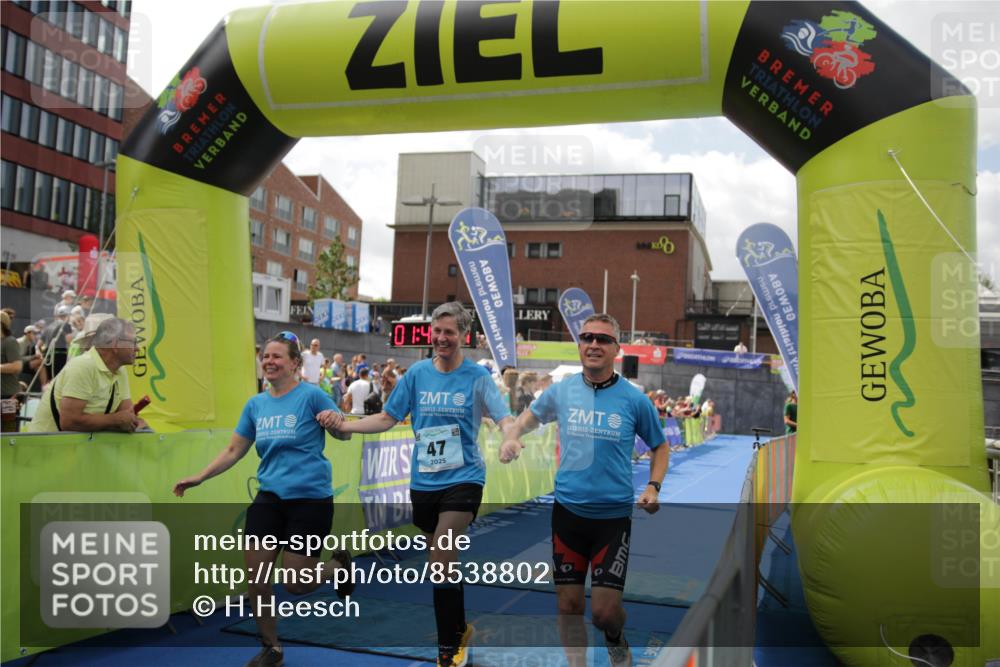 10.08.2025 - GEWOBA Citytriathlon Bremen H.Heesch http://msf.ph/oto/8538802 10.08.2025 11:44:08 Ziel 47 meine-sportfotos.de