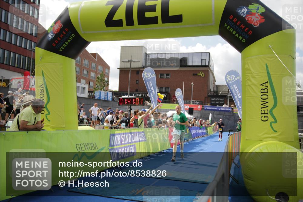 10.08.2025 - GEWOBA Citytriathlon Bremen H.Heesch http://msf.ph/oto/8538826 10.08.2025 11:44:38 Ziel 454 meine-sportfotos.de