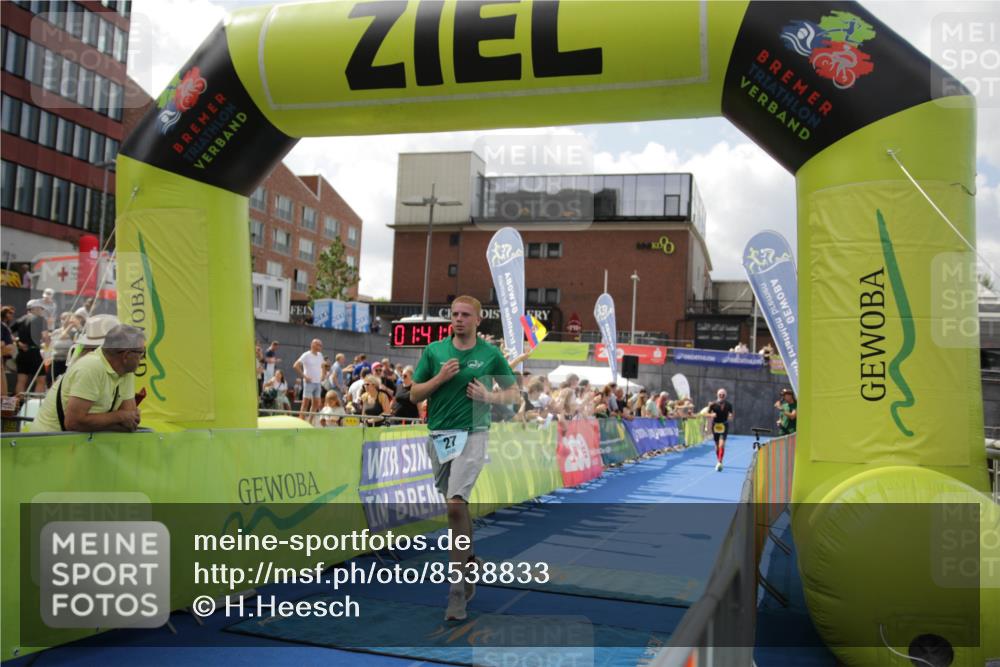 10.08.2025 - GEWOBA Citytriathlon Bremen H.Heesch http://msf.ph/oto/8538833 10.08.2025 11:44:39 Ziel 27, 454 meine-sportfotos.de