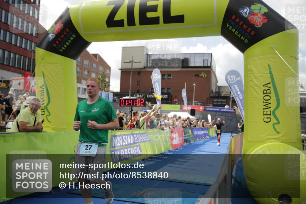 10.08.2025 - GEWOBA Citytriathlon Bremen H.Heesch http://msf.ph/oto/8538840 10.08.2025 11:44:39 Ziel 27, 454 meine-sportfotos.de