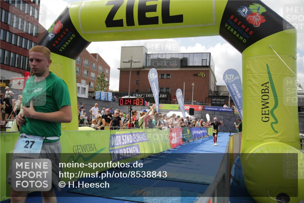 10.08.2025 - GEWOBA Citytriathlon Bremen H.Heesch http://msf.ph/oto/8538843 10.08.2025 11:44:40 Ziel 27, 454 meine-sportfotos.de