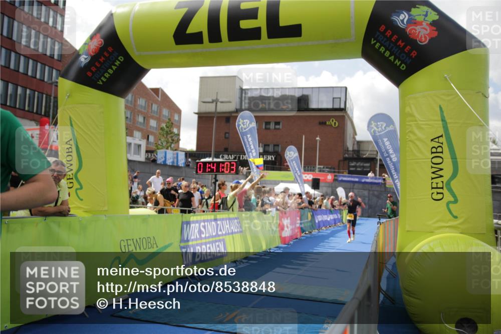 10.08.2025 - GEWOBA Citytriathlon Bremen H.Heesch http://msf.ph/oto/8538848 10.08.2025 11:44:40 Ziel 27, 454 meine-sportfotos.de