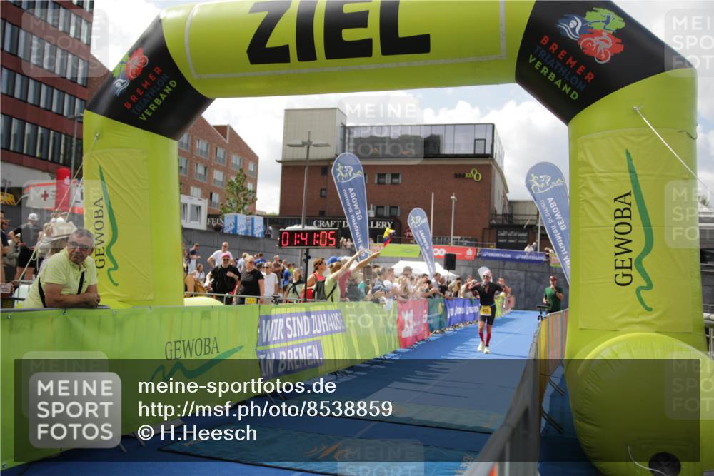 10.08.2025 - GEWOBA Citytriathlon Bremen H.Heesch http://msf.ph/oto/8538859 10.08.2025 11:44:42 Ziel 27, 454 meine-sportfotos.de