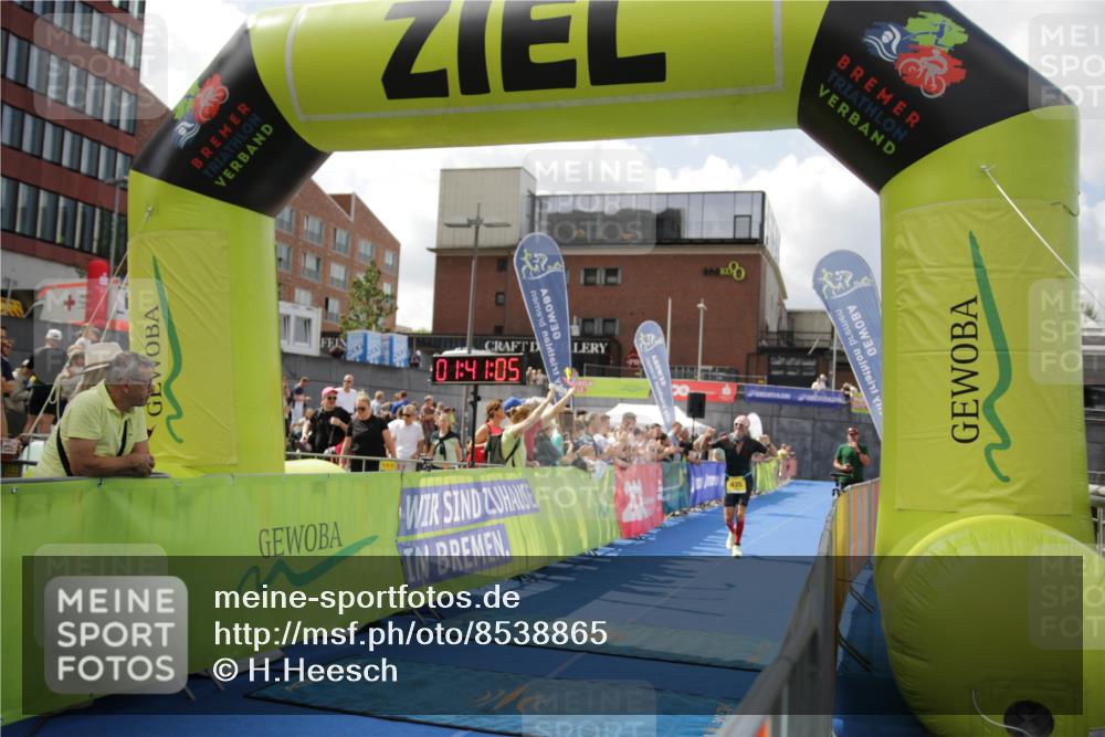 10.08.2025 - GEWOBA Citytriathlon Bremen H.Heesch http://msf.ph/oto/8538865 10.08.2025 11:44:42 Ziel 27, 454 meine-sportfotos.de