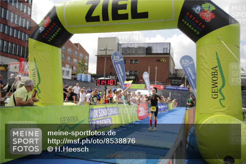 10.08.2025 - GEWOBA Citytriathlon Bremen H.Heesch http://msf.ph/oto/8538876 10.08.2025 11:44:44 Ziel 27, 435, 454 meine-sportfotos.de