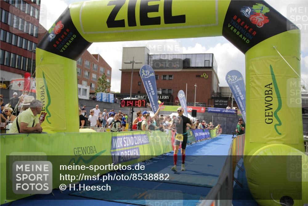 10.08.2025 - GEWOBA Citytriathlon Bremen H.Heesch http://msf.ph/oto/8538882 10.08.2025 11:44:44 Ziel 27, 435, 454 meine-sportfotos.de