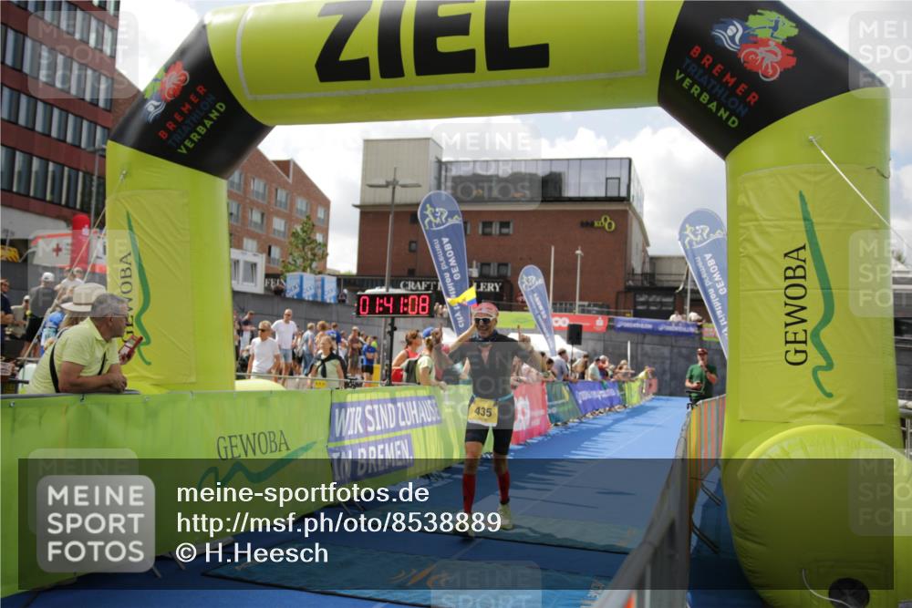 10.08.2025 - GEWOBA Citytriathlon Bremen H.Heesch http://msf.ph/oto/8538889 10.08.2025 11:44:45 Ziel 27, 435, 454 meine-sportfotos.de