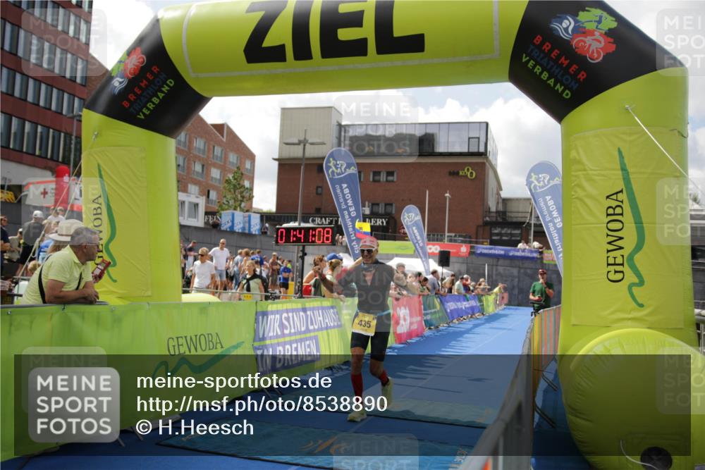 10.08.2025 - GEWOBA Citytriathlon Bremen H.Heesch http://msf.ph/oto/8538890 10.08.2025 11:44:45 Ziel 27, 435, 454 meine-sportfotos.de