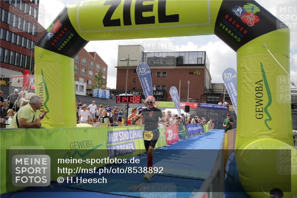 10.08.2025 - GEWOBA Citytriathlon Bremen H.Heesch http://msf.ph/oto/8538892 10.08.2025 11:44:45 Ziel 27, 435, 454 meine-sportfotos.de