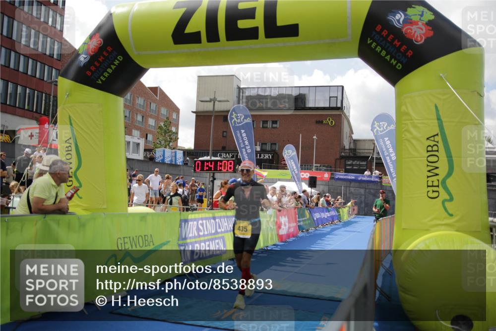 10.08.2025 - GEWOBA Citytriathlon Bremen H.Heesch http://msf.ph/oto/8538893 10.08.2025 11:44:45 Ziel 27, 435, 454 meine-sportfotos.de