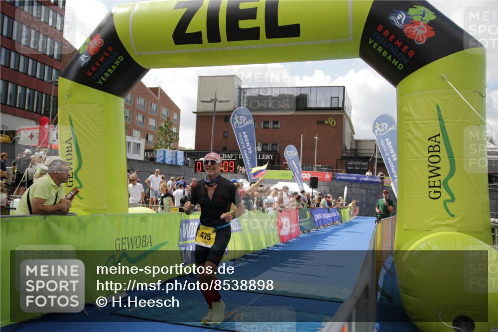 10.08.2025 - GEWOBA Citytriathlon Bremen H.Heesch http://msf.ph/oto/8538898 10.08.2025 11:44:46 Ziel 27, 435, 454 meine-sportfotos.de