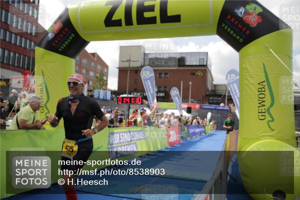 10.08.2025 - GEWOBA Citytriathlon Bremen H.Heesch http://msf.ph/oto/8538903 10.08.2025 11:44:47 Ziel 27, 435, 454 meine-sportfotos.de