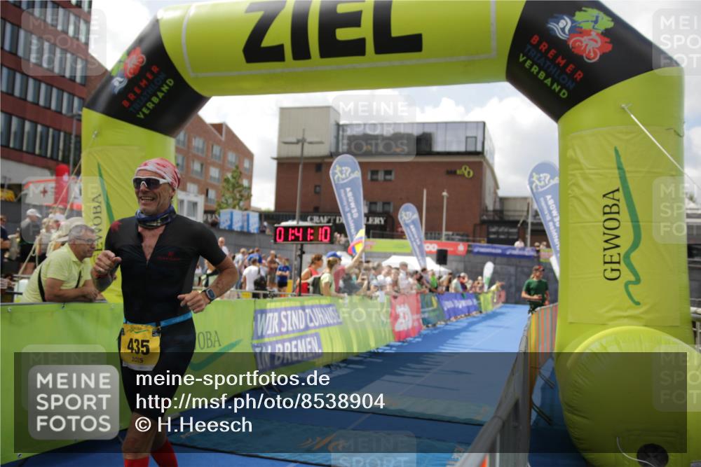 10.08.2025 - GEWOBA Citytriathlon Bremen H.Heesch http://msf.ph/oto/8538904 10.08.2025 11:44:47 Ziel 27, 435, 454 meine-sportfotos.de