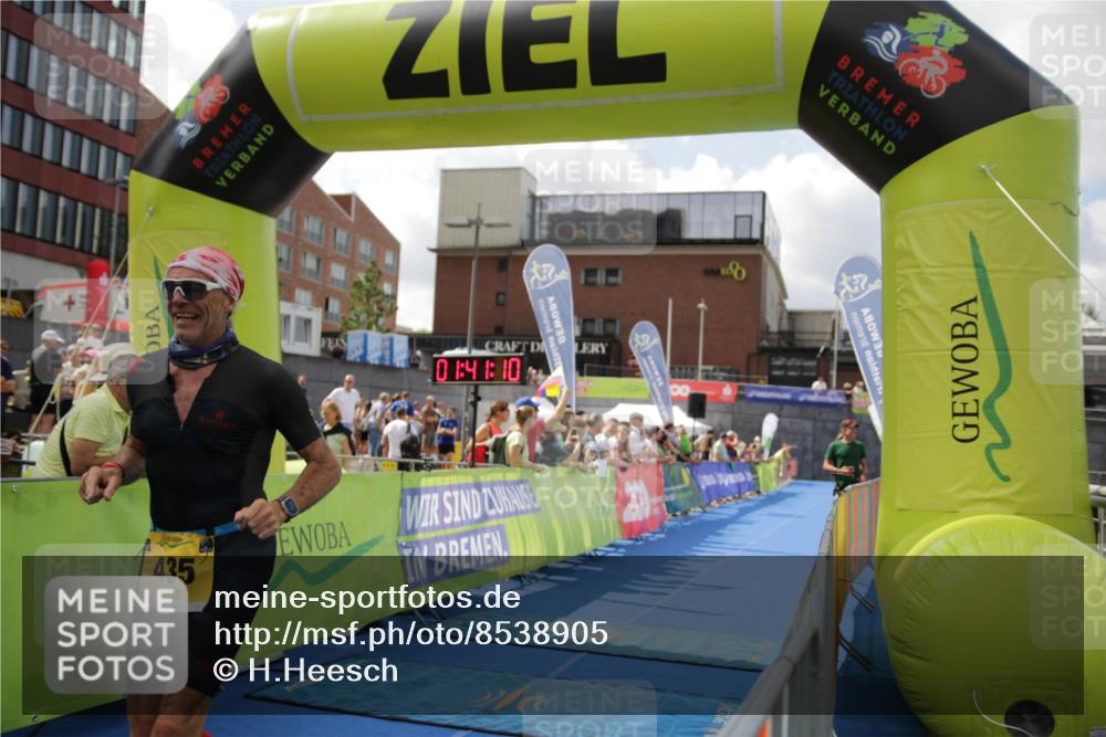 10.08.2025 - GEWOBA Citytriathlon Bremen H.Heesch http://msf.ph/oto/8538905 10.08.2025 11:44:47 Ziel 27, 435, 454 meine-sportfotos.de
