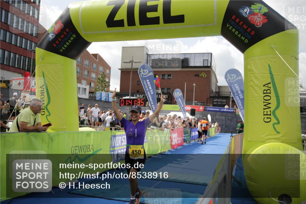10.08.2025 - GEWOBA Citytriathlon Bremen H.Heesch http://msf.ph/oto/8538916 10.08.2025 11:45:13 Ziel 450 meine-sportfotos.de