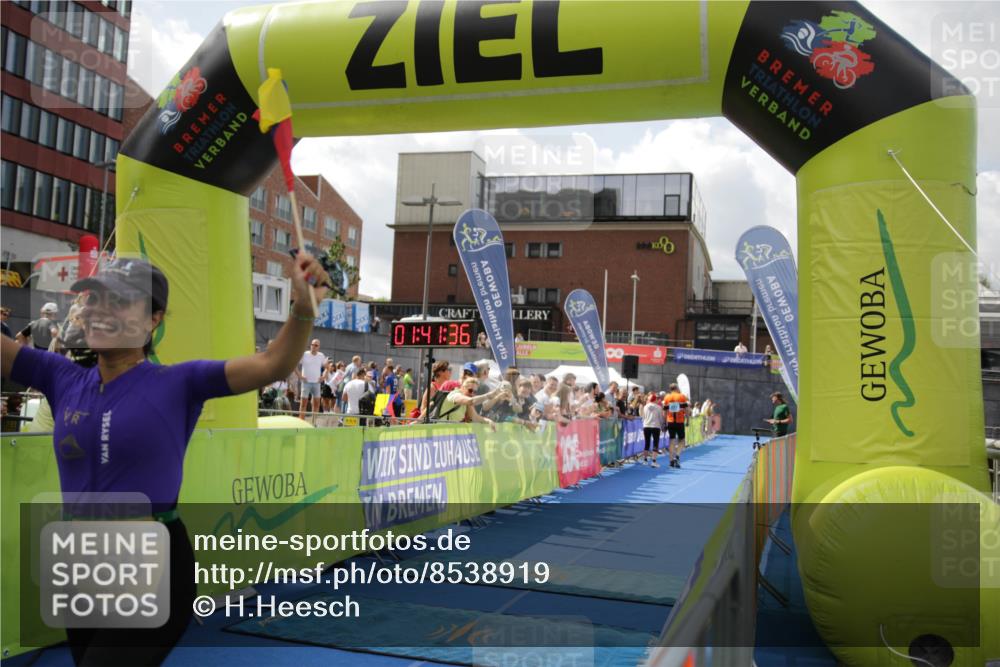 10.08.2025 - GEWOBA Citytriathlon Bremen H.Heesch http://msf.ph/oto/8538919 10.08.2025 11:45:13 Ziel 450 meine-sportfotos.de
