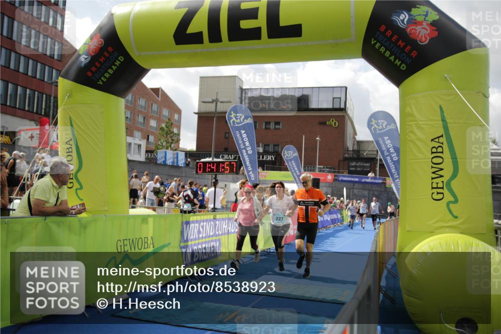 10.08.2025 - GEWOBA Citytriathlon Bremen H.Heesch http://msf.ph/oto/8538923 10.08.2025 11:45:34 Ziel 227 meine-sportfotos.de