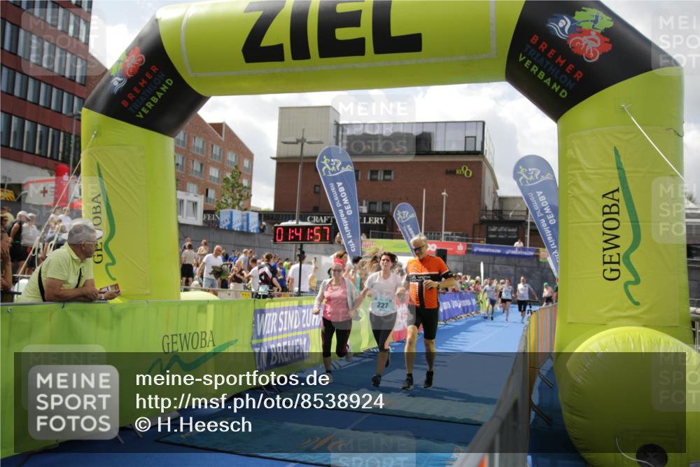 10.08.2025 - GEWOBA Citytriathlon Bremen H.Heesch http://msf.ph/oto/8538924 10.08.2025 11:45:34 Ziel 227 meine-sportfotos.de