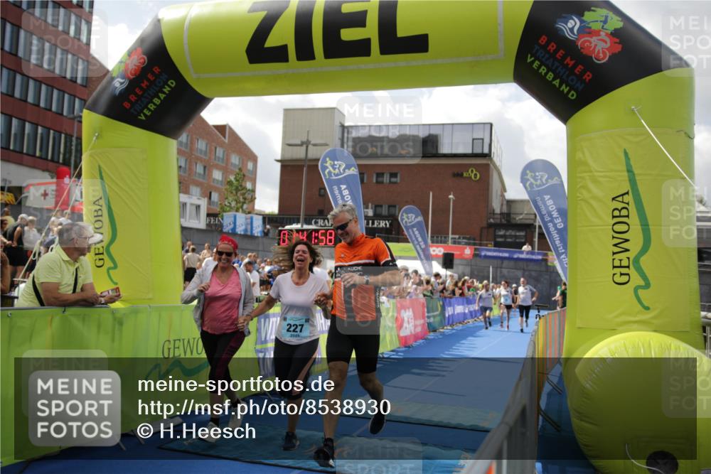 10.08.2025 - GEWOBA Citytriathlon Bremen H.Heesch http://msf.ph/oto/8538930 10.08.2025 11:45:35 Ziel 227 meine-sportfotos.de