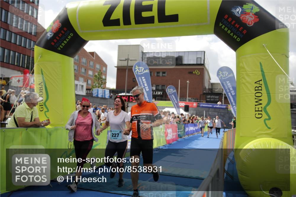 10.08.2025 - GEWOBA Citytriathlon Bremen H.Heesch http://msf.ph/oto/8538931 10.08.2025 11:45:35 Ziel 227 meine-sportfotos.de