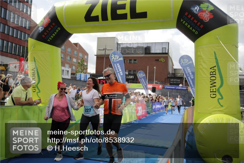 10.08.2025 - GEWOBA Citytriathlon Bremen H.Heesch http://msf.ph/oto/8538932 10.08.2025 11:45:36 Ziel 227 meine-sportfotos.de