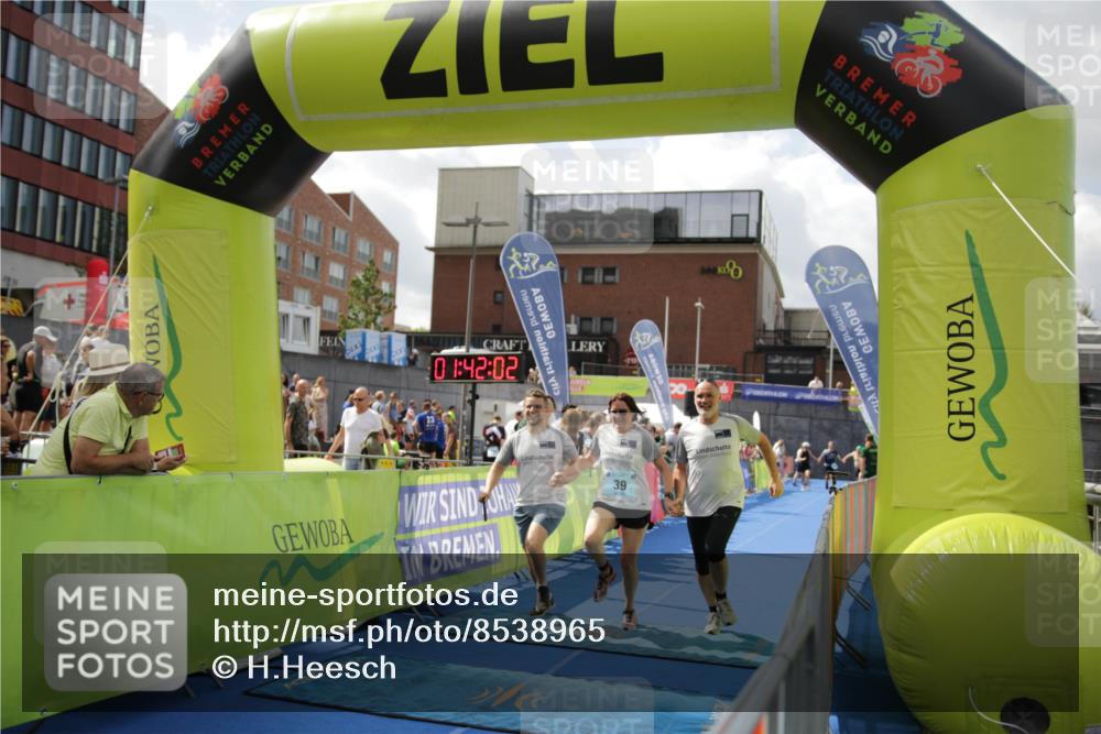 10.08.2025 - GEWOBA Citytriathlon Bremen H.Heesch http://msf.ph/oto/8538965 10.08.2025 11:45:39 Ziel 227 meine-sportfotos.de