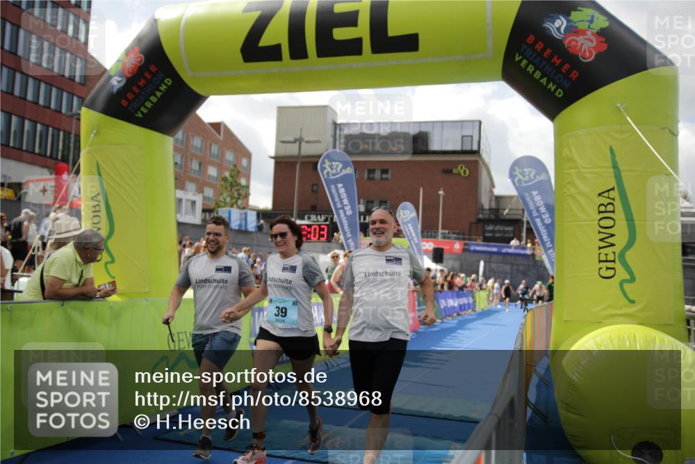 10.08.2025 - GEWOBA Citytriathlon Bremen H.Heesch http://msf.ph/oto/8538968 10.08.2025 11:45:40 Ziel 39, 227 meine-sportfotos.de