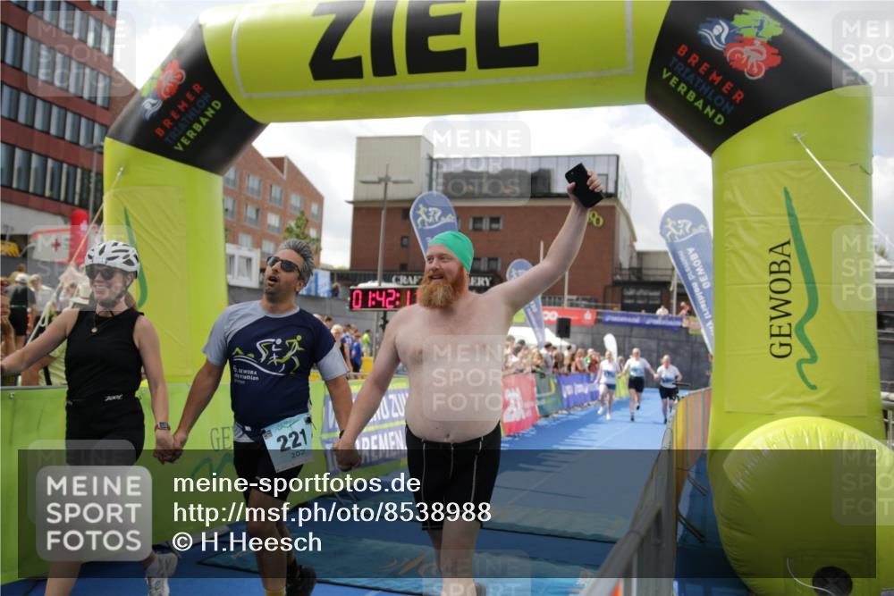 10.08.2025 - GEWOBA Citytriathlon Bremen H.Heesch http://msf.ph/oto/8538988 10.08.2025 11:45:48 Ziel 39, 221 meine-sportfotos.de