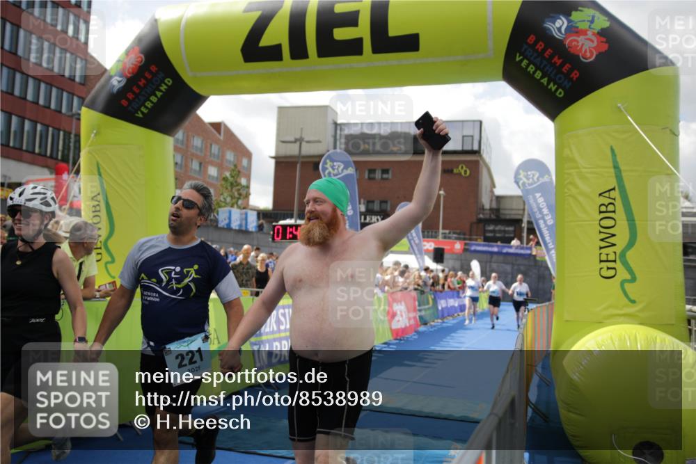 10.08.2025 - GEWOBA Citytriathlon Bremen H.Heesch http://msf.ph/oto/8538989 10.08.2025 11:45:48 Ziel 39, 221 meine-sportfotos.de