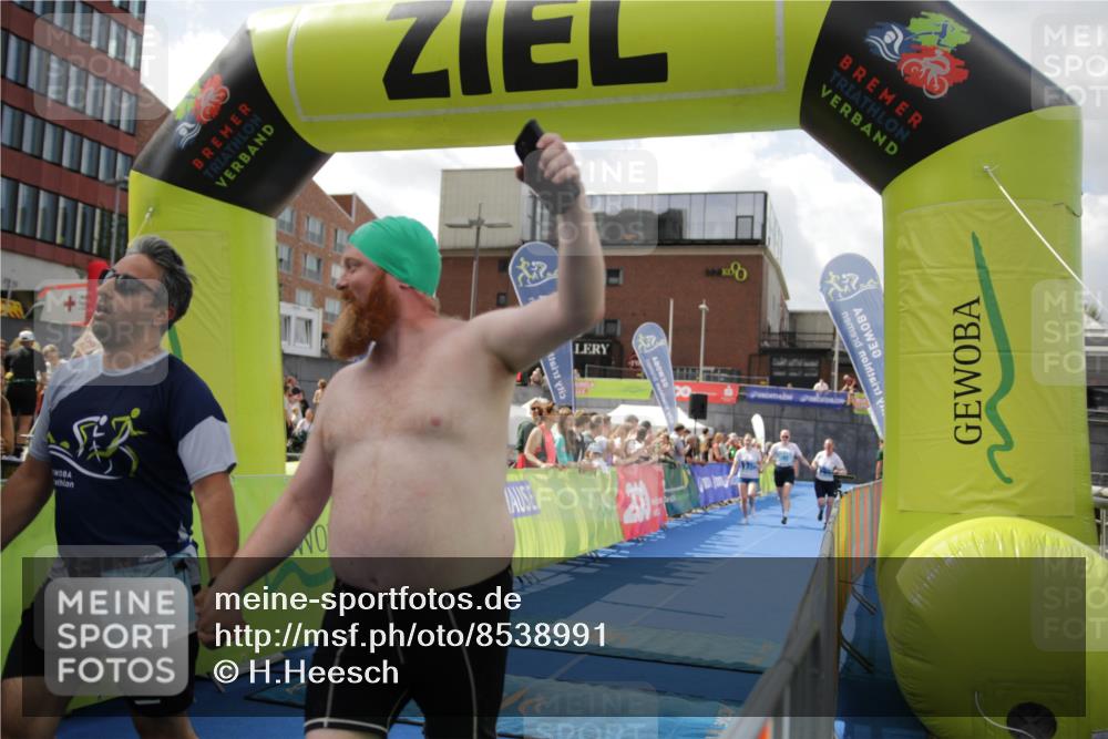 10.08.2025 - GEWOBA Citytriathlon Bremen H.Heesch http://msf.ph/oto/8538991 10.08.2025 11:45:48 Ziel 39, 221 meine-sportfotos.de