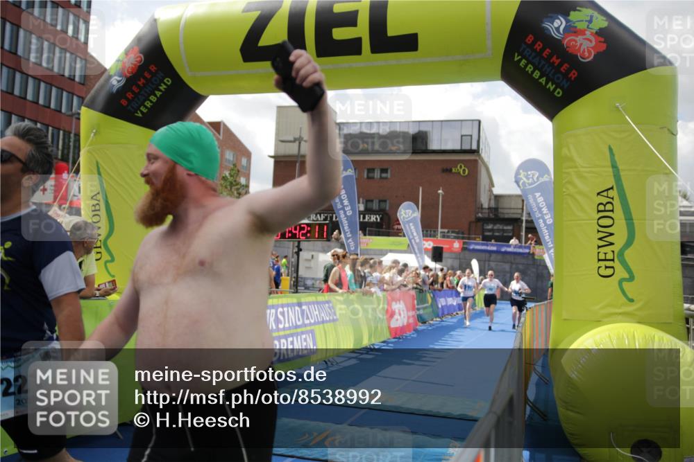 10.08.2025 - GEWOBA Citytriathlon Bremen H.Heesch http://msf.ph/oto/8538992 10.08.2025 11:45:48 Ziel 39, 221 meine-sportfotos.de