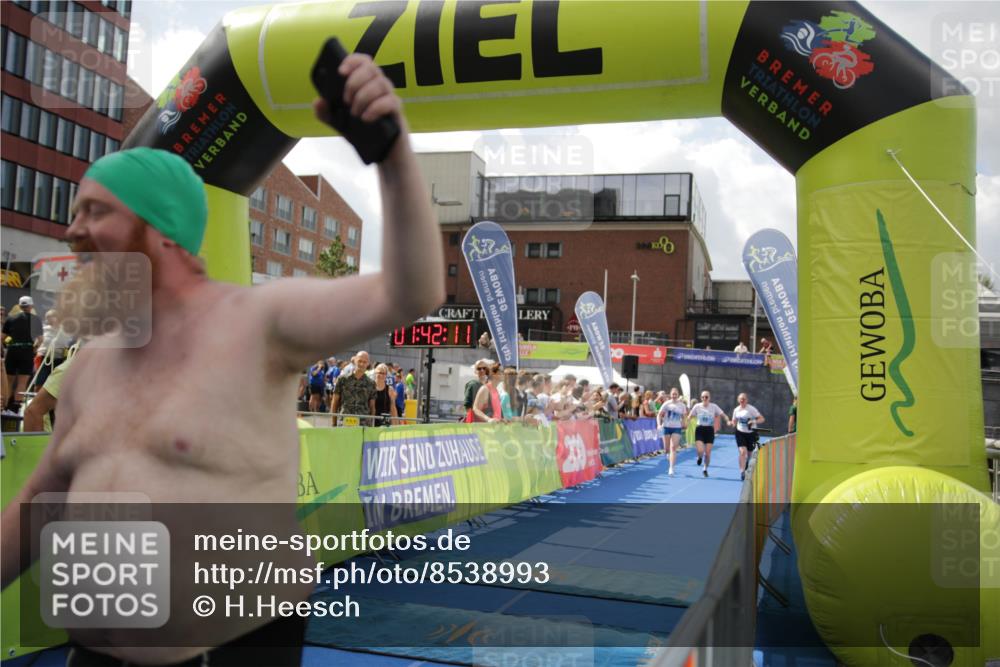 10.08.2025 - GEWOBA Citytriathlon Bremen H.Heesch http://msf.ph/oto/8538993 10.08.2025 11:45:48 Ziel 39, 221 meine-sportfotos.de