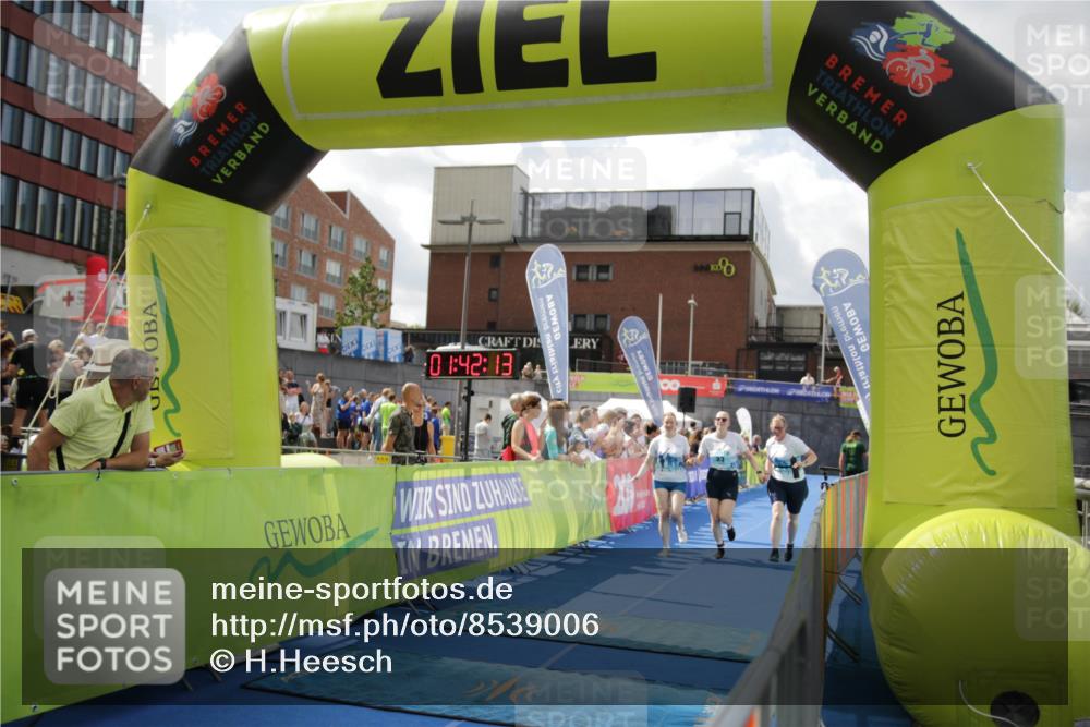 10.08.2025 - GEWOBA Citytriathlon Bremen H.Heesch http://msf.ph/oto/8539006 10.08.2025 11:45:50 Ziel 39, 221 meine-sportfotos.de