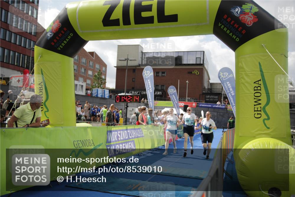 10.08.2025 - GEWOBA Citytriathlon Bremen H.Heesch http://msf.ph/oto/8539010 10.08.2025 11:45:51 Ziel 39, 221 meine-sportfotos.de